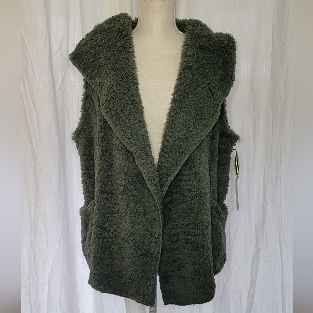 Te Verde Designed in NYC Women's Vest Hooded with Pockets Faux-Fur Sage …